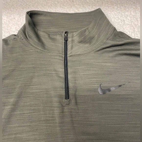 Nike Dri-Fit 100% Polyester Mens Superset Quarter Zip. Size M. *Like New* - Picture 2 of 7